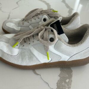 Verbenas White and Gray Sneakers size 40
